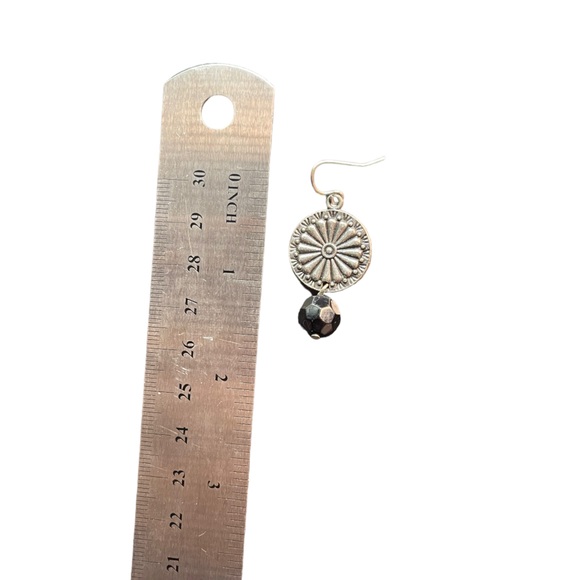 Southwestern Sliver Flower Onyx Dangle Earrings - Picture 4 of 4